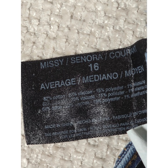 Nine West Womens Jeans Chrystie Capri Size 16 Blue Frayed Hem Denim - Picture 9 of 10